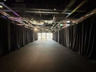 Dim-out Drape, Luna in black